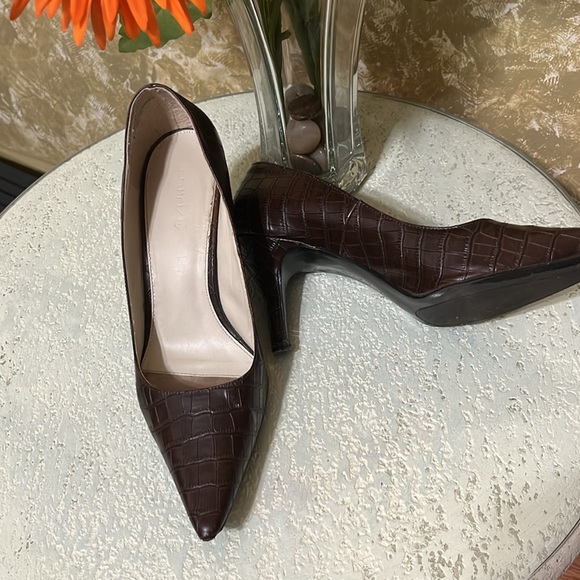 Shoes has some wear, but still in good condition. - Picture 2 of 4